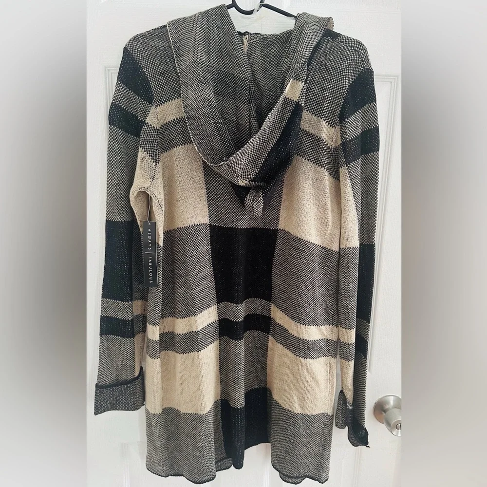 Absolutely Famous Checkered Cape in Black and Cream - Picture 6 of 7